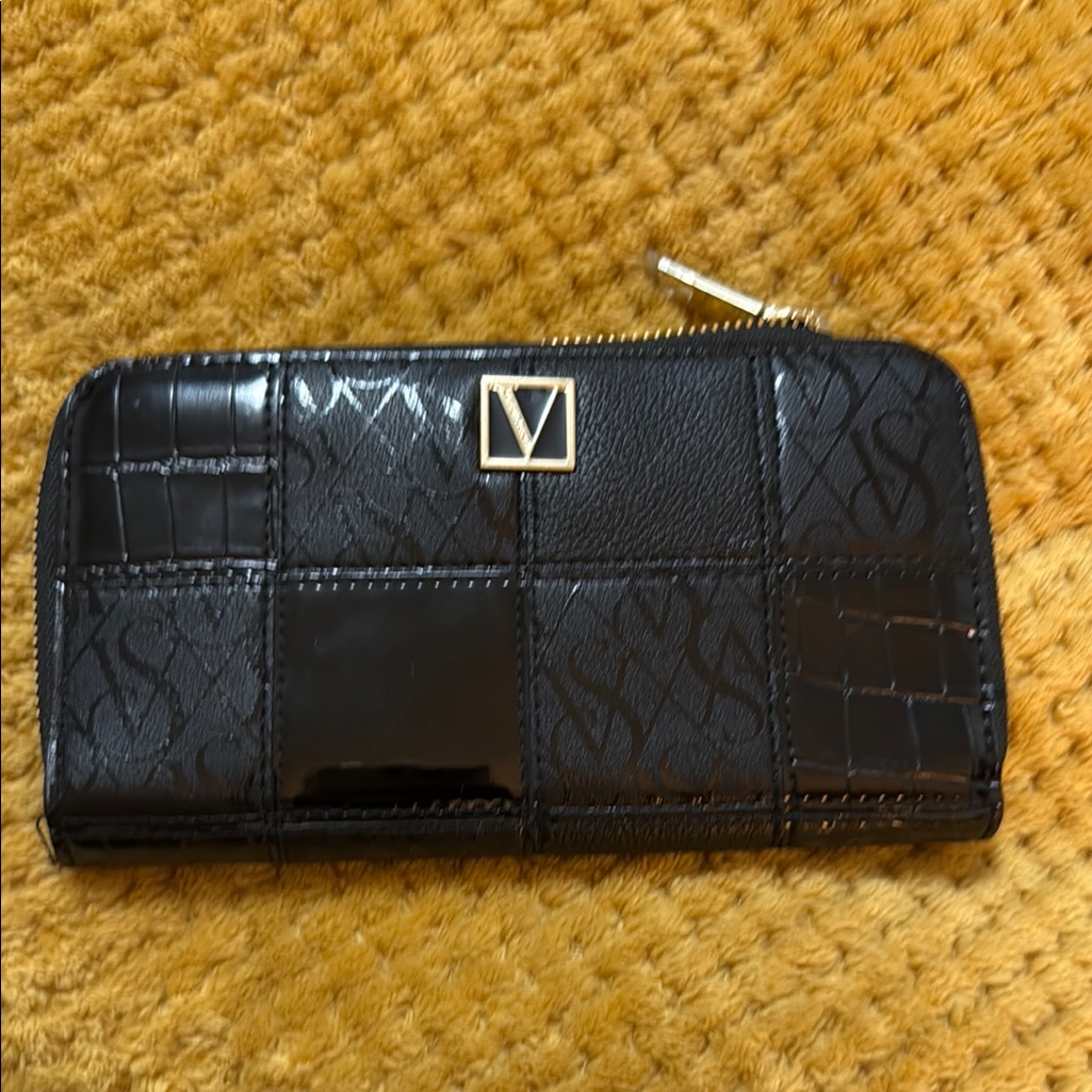 Victoria’s Secret Black Croc Embossed Wallet With Gold Accent